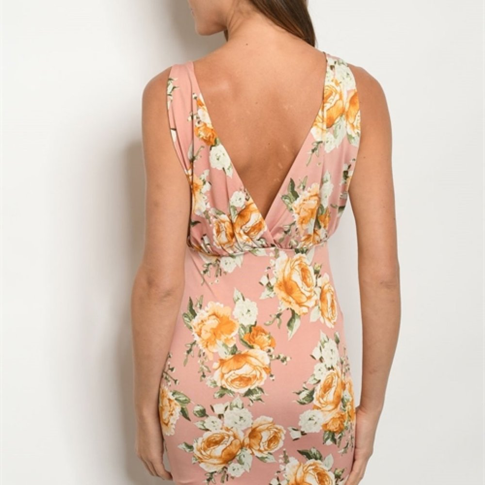 Drop Dead Gorgeous Little Dress. - Picture 2 of 12
